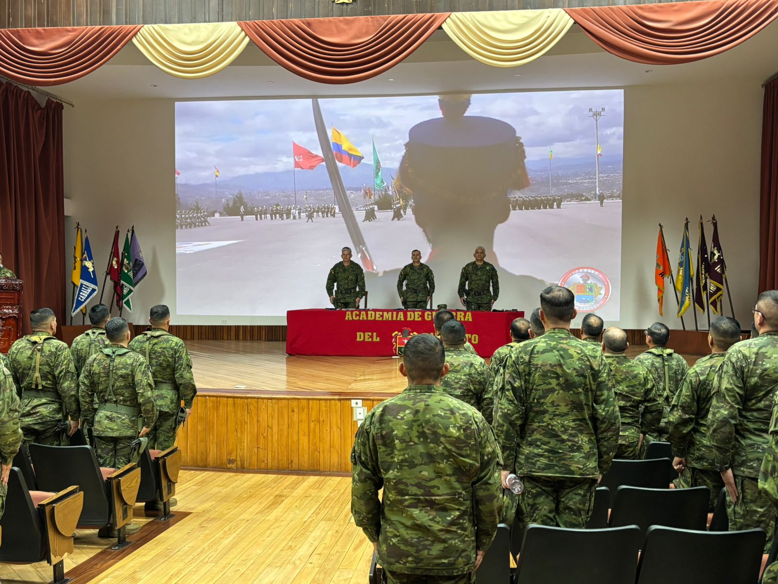 CEREMONIA MILITAR DE IMPOSICIÓN DE BRAZALETES A DIRECTORES ECOAI 2026